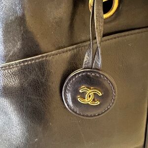 Chanel vintage classic shoulder purse. Authentication number inside (see photos)